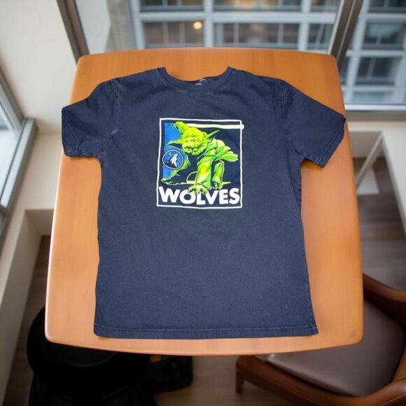 Rare New Era Mn Timberwolves Star Wars Yoda Colab Tee Shirt  Size Small - Picture 1 of 4